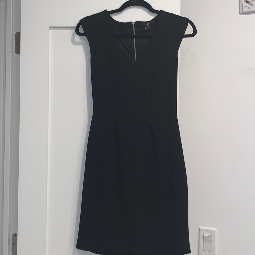 Black v neck dress